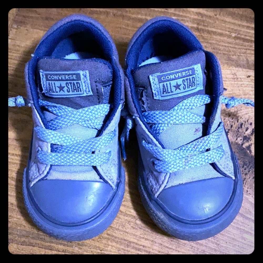 Blue two-toned Converse Toddler sneakers